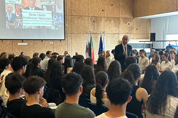 Marcelo Rebelo de Sousa a falar na Escola B�sica e Secund�ria Dr. Pascoal Jos� de Mello em Ansi�o