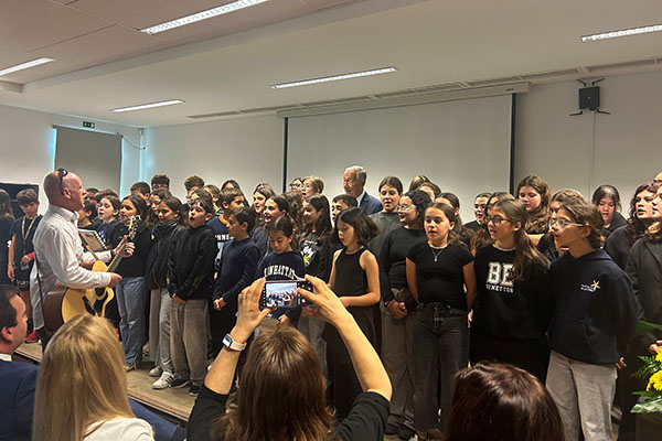 Marcelo Rebelo de Sousa com alunos da Escola Secund�ria de Benavente