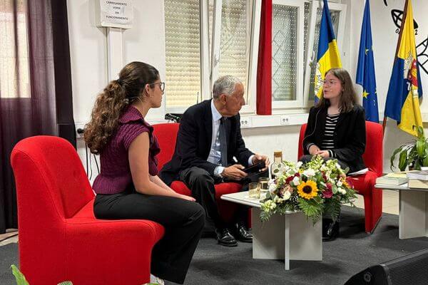 Marcelo Rebelo de Sousa a falar na Escola Secund�ria de Leal da C�mara de Rio de Mouro